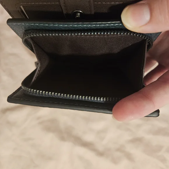 Coach Green Leather Snap Wallet - Picture 4 of 5